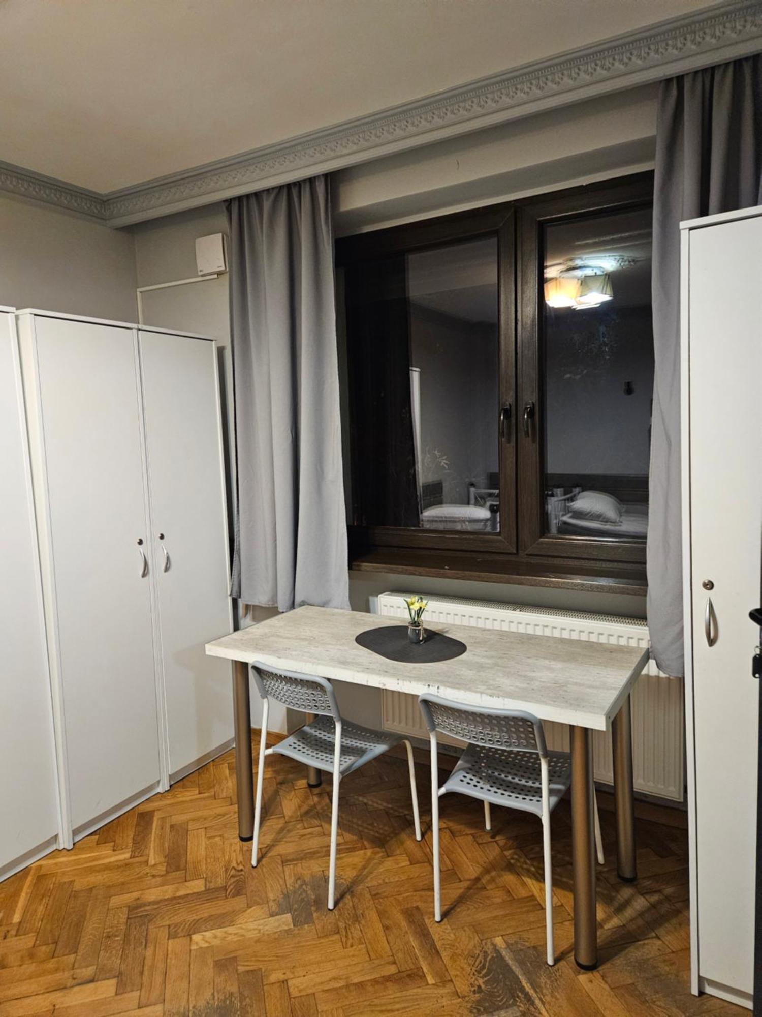 Pokoje Pracownicze Кімнати Для Працівників,Гуртожиток Swarzędz Exterior foto