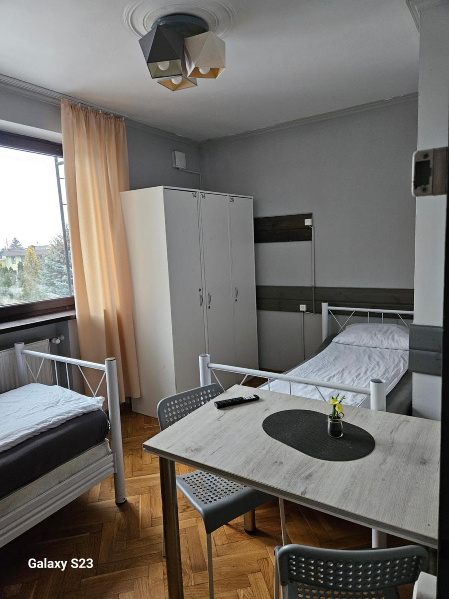Pokoje Pracownicze Кімнати Для Працівників,Гуртожиток Swarzędz Exterior foto